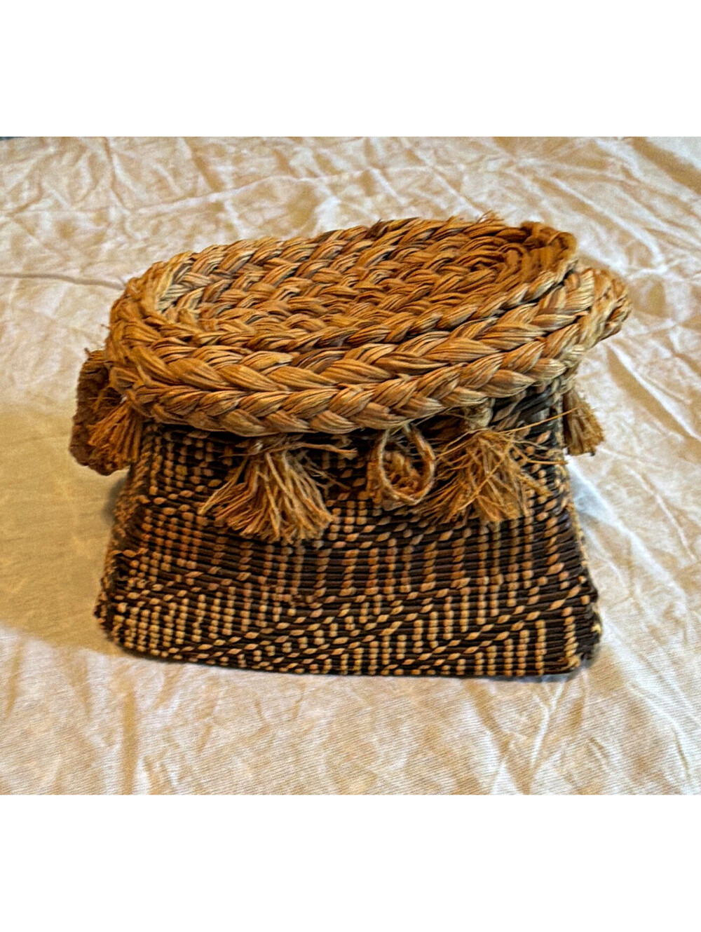 Vintage Handwoven Basket Purse Natural Fiber Geometric Tassel Shoulder Bag